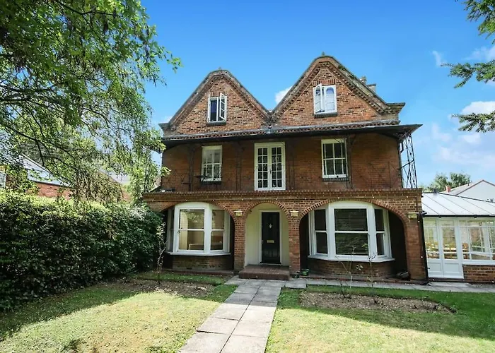 Flat 2, 158 Abingdon Road