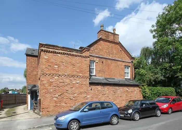 Flat 2, 158 Abingdon Road