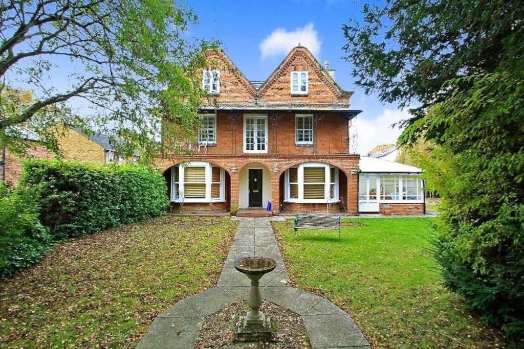 Apartment Flat 2, 158 Abingdon Road