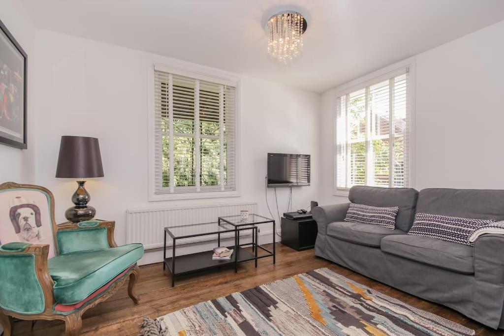 Flat 2, 158 Abingdon Road * Oxford